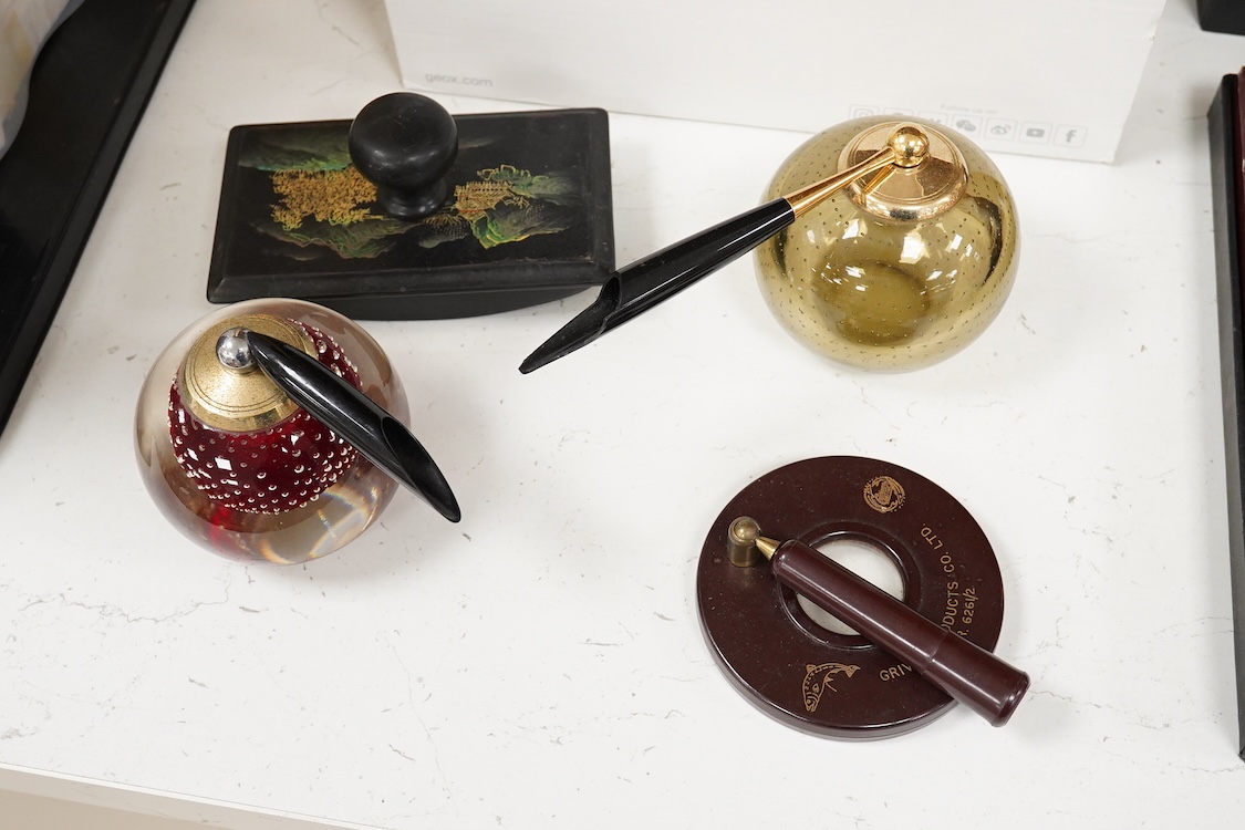 Fountain pen desk bases by Parker and sundry desk pens